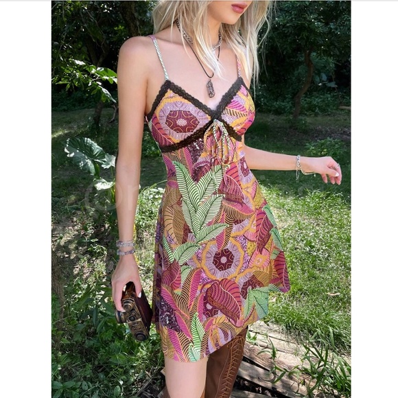 Floral Print Boho Cami Mini Dress V-Neck Lace Detail Tie Front - Picture 3 of 9